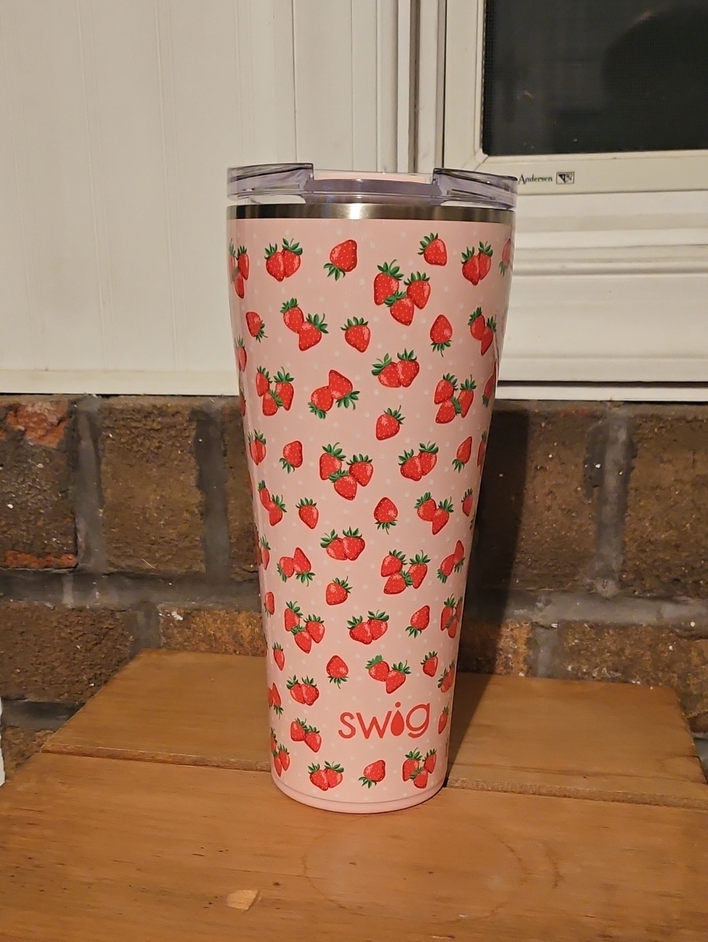 Swig Strawberry Print 30 OZ Tumbler